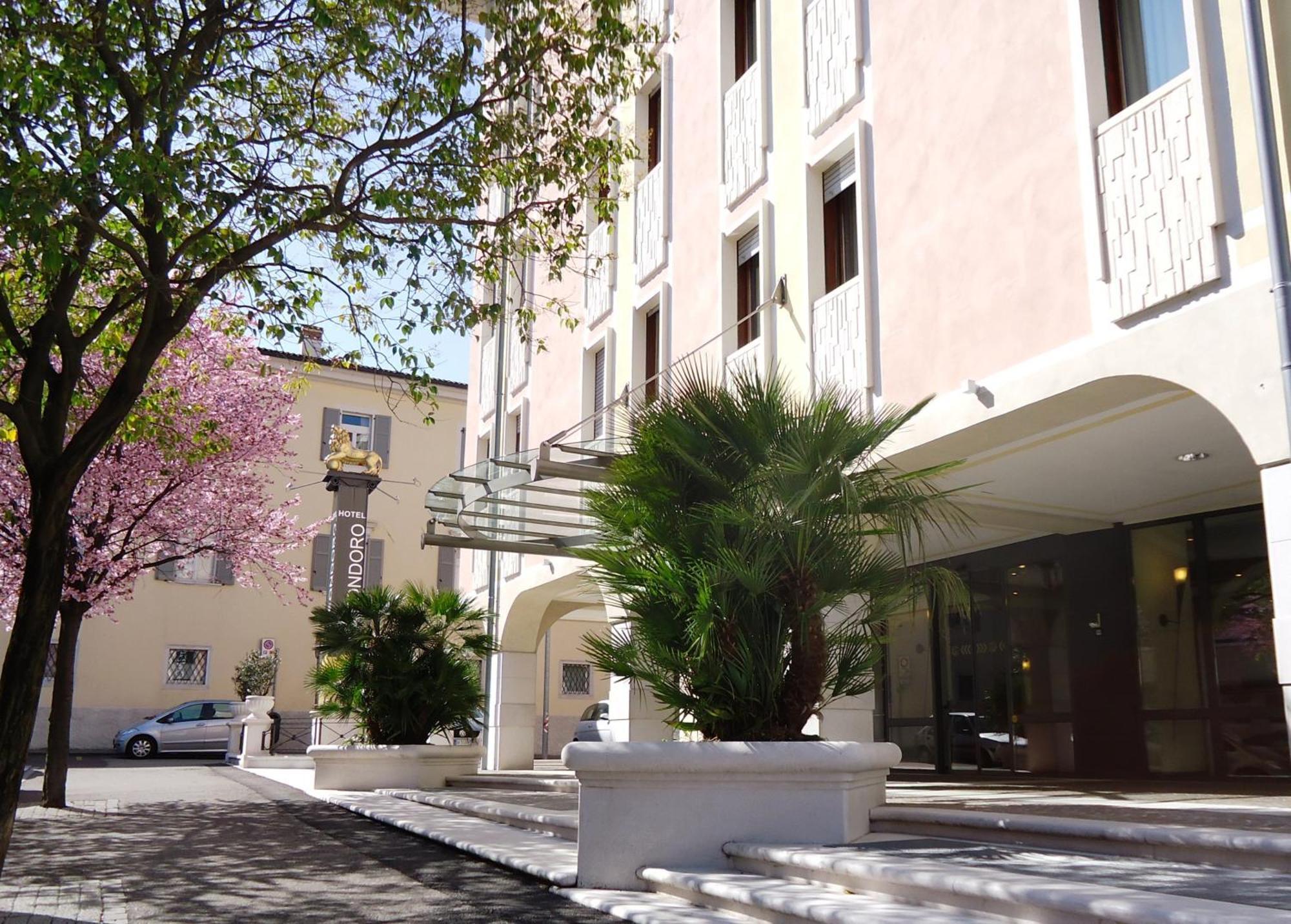 Hotel Leon D'Oro Роверето Екстер'єр фото